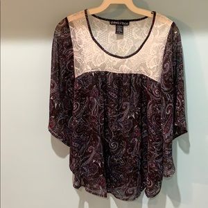 Lace neck. Open arm T